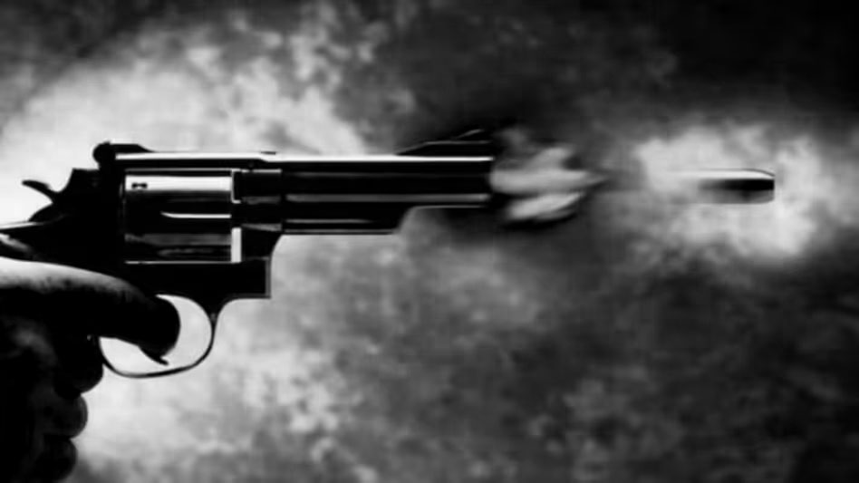 രാജ്‌കോട്ട് പീഡനകേസ്: ഇരുമ്പ് കോൽ കൈയ്യിൽ പിടിച്ച് പോലീസിനെ ആക്രമിക്കുന്ന പ്രതി