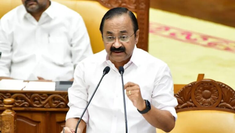 മുഖ്യമന്ത്രി വി.ഡി. സതീശൻ നിയമസഭയിൽ കേരള ബജറ്റ് അവതരിപ്പിക്കുന്നു