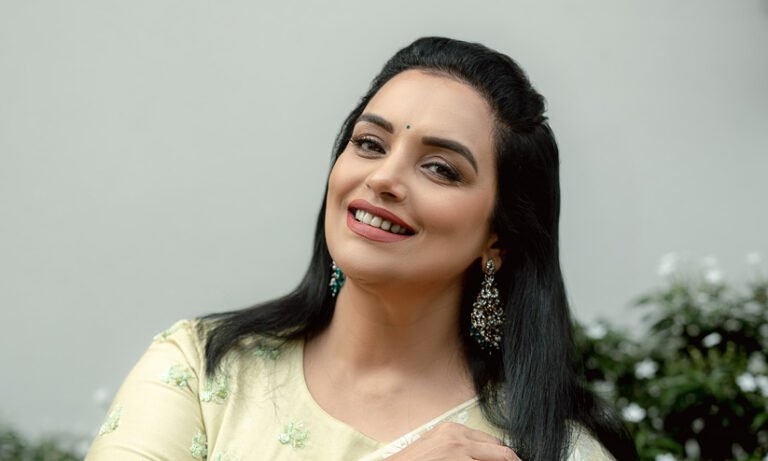 Shweta Menon addressing the media about AMMA controversy