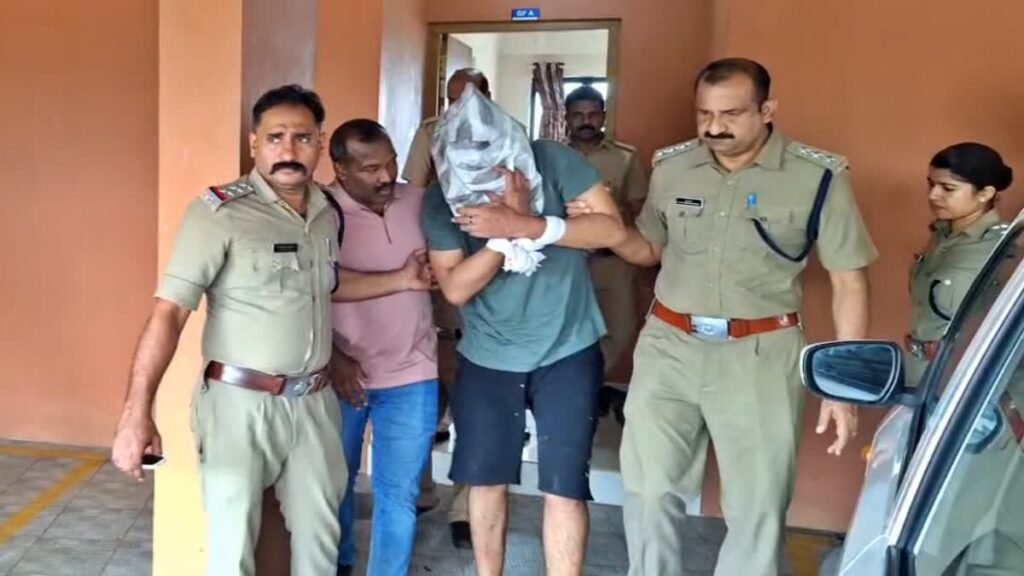 കോഴിക്കോട് പെരുവയലിൽ പോലീസ് സംഘത്തിന് നേരെ ആക്രമണം ഉണ്ടായ വില്ല.