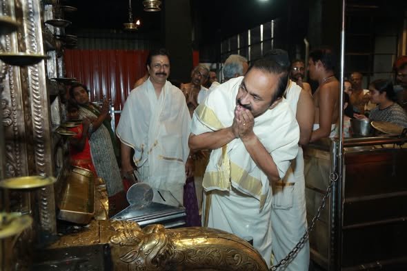 മുഖ്യമന്ത്രി വി.ഡി. സതീശൻ ഗുരുവായൂർ ക്ഷേത്ര ദർശനം.