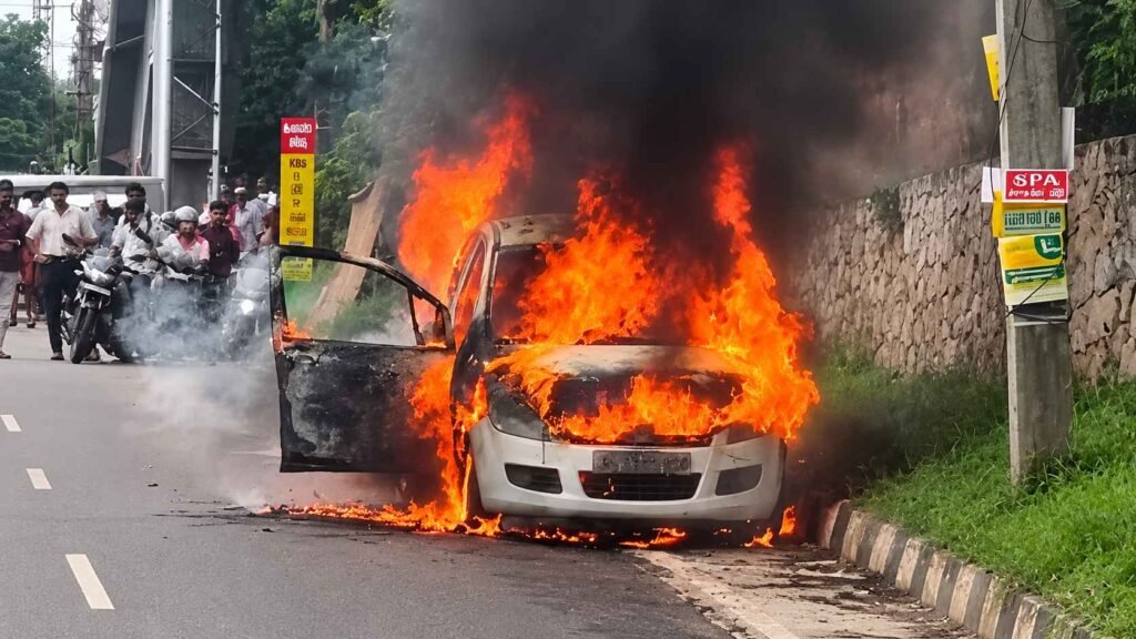 Kozhikode Pantheerankavu car fire accident burnt vehicle on service road